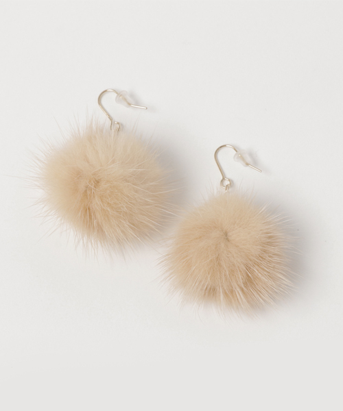 Me%（ミィパーセント）の「ミンクファースティックピアス  732381（ピアス（両耳用）・レディース・ベージュ系その他/レッド系その他/グレー/ピンク系その他・ONE SIZE）」の2枚目の写真