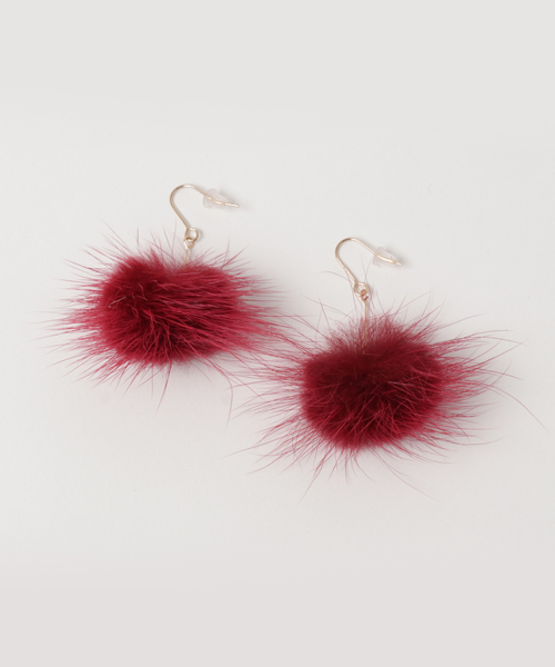 Me%（ミィパーセント）の「ミンクファースティックピアス  732381（ピアス（両耳用）・レディース・ベージュ系その他/レッド系その他/グレー/ピンク系その他・ONE SIZE）」の4枚目の写真