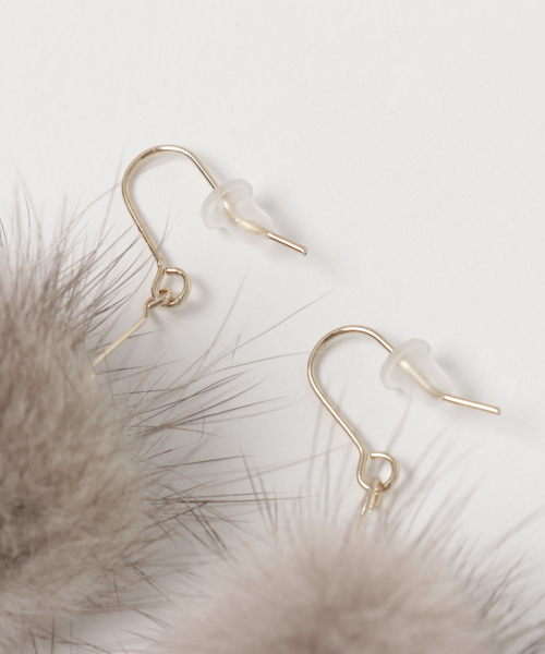 Me%（ミィパーセント）の「ミンクファースティックピアス  732381（ピアス（両耳用）・レディース・ベージュ系その他/レッド系その他/グレー/ピンク系その他・ONE SIZE）」の6枚目の写真