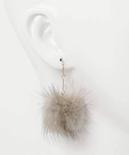 Me%（ミィパーセント）の「ミンクファースティックピアス  732381（ピアス（両耳用）・レディース・ベージュ系その他/レッド系その他/グレー/ピンク系その他・ONE SIZE）」の7枚目の写真