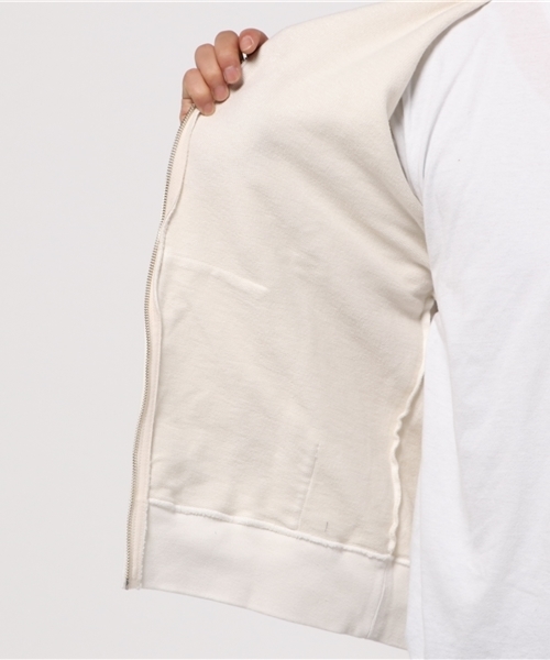 BOHEMIANS（ボヘミアンズ）の「BOHEMIANS/ボヘミアンズ　別注BEETLE EMB SWEAT ZIP PARKA（パーカー・メンズ・ホワイト/ネイビー・SMALL/MEDIUM/LARGE）」の9枚目の写真