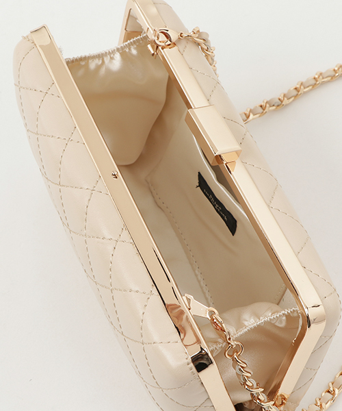 SHIPS for women(シップスフォーウィメン)の「little black:キルトポシェット(クラッチバッグ・レディース・ブラック/ベージュ・ONE SIZE)」の9枚目の写真