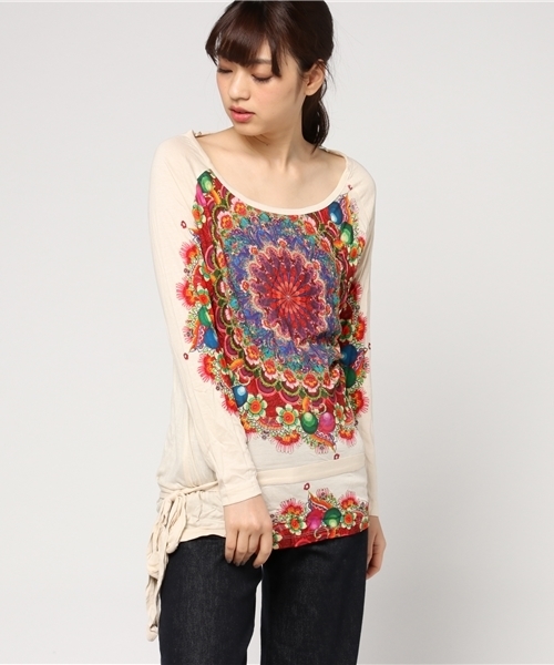 Desigual（デシグアル）の「「Desigual/デシグアル」Tシャツ（Tシャツ/カットソー・レディース・ホワイト系その他/ブラック・X-LARGE/MEDIUM/SMALL/LARGE）」の2枚目の写真