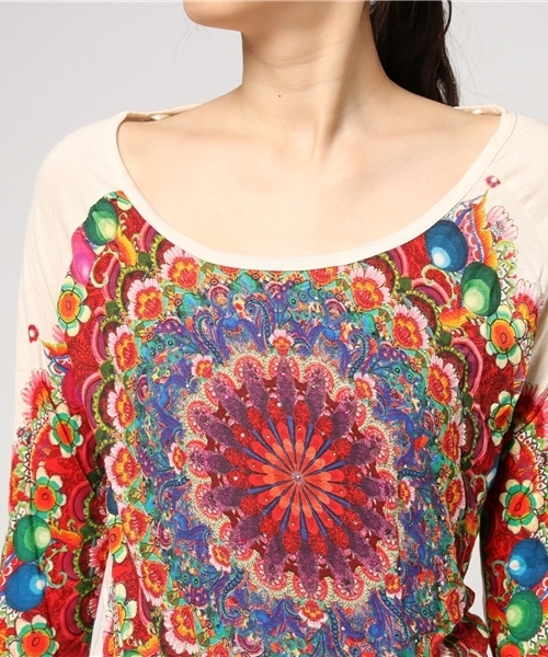 Desigual（デシグアル）の「「Desigual/デシグアル」Tシャツ（Tシャツ/カットソー・レディース・ホワイト系その他/ブラック・X-LARGE/MEDIUM/SMALL/LARGE）」の6枚目の写真