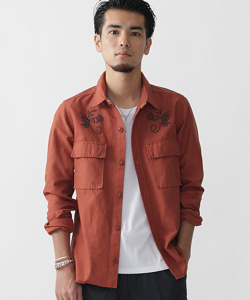 NANO universe(ナノユニバース)の「//刺繍製品染めシャツ(シャツ/ブラウス・メンズ・レンガ/スミクロ・LARGE/SMALL/MEDIUM)」の2枚目の写真