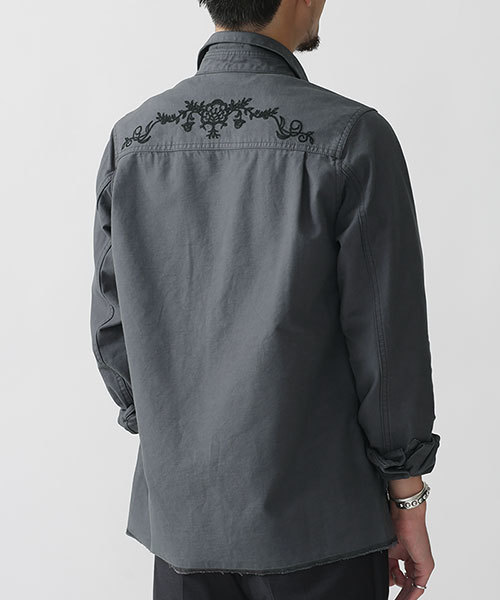 NANO universe(ナノユニバース)の「//刺繍製品染めシャツ(シャツ/ブラウス・メンズ・レンガ/スミクロ・LARGE/SMALL/MEDIUM)」の5枚目の写真