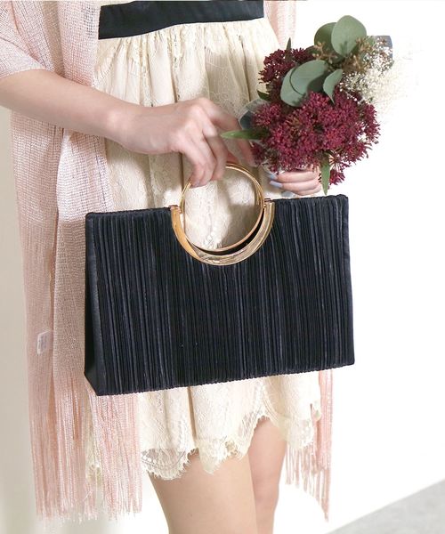 reca（レカ）の「《結婚式やパーティーに》3WAYプリーツクラッチバック（クラッチバッグ・レディース・ブラック/ベージュ・FREE）」の2枚目の写真