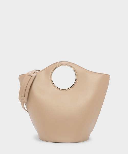 CHARLES & KEITH(チャールズ & キース)の「サーキュラーカットアウトハンドルトートバッグ / CIRCULAR CUT OUT HANDLE TOTE BAG(トートバッグ・レディース・ブラウン系その他/グリーン・XL)」の1枚目の写真