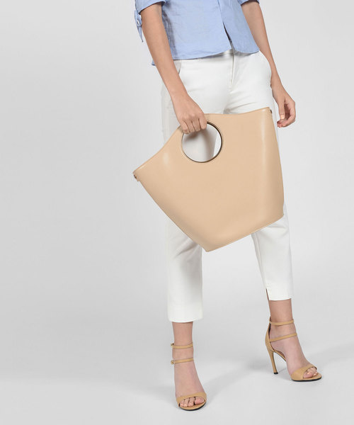 CHARLES & KEITH(チャールズ & キース)の「サーキュラーカットアウトハンドルトートバッグ / CIRCULAR CUT OUT HANDLE TOTE BAG(トートバッグ・レディース・ブラウン系その他/グリーン・XL)」の3枚目の写真