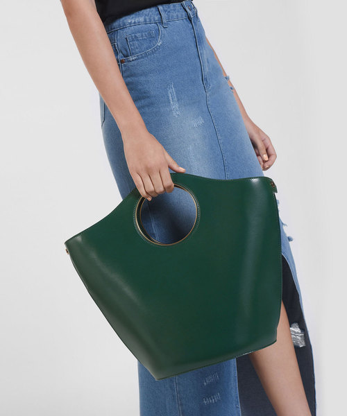 CHARLES & KEITH(チャールズ & キース)の「サーキュラーカットアウトハンドルトートバッグ / CIRCULAR CUT OUT HANDLE TOTE BAG(トートバッグ・レディース・ブラウン系その他/グリーン・XL)」の7枚目の写真