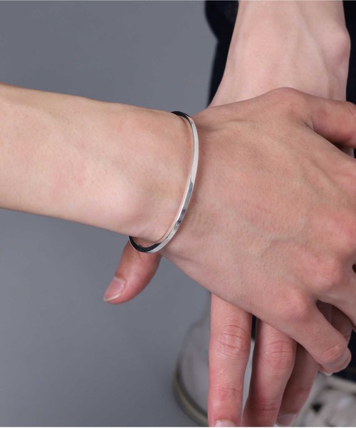 LION HEART(ライオンハート)の「“for Gift”ライトスクエアバングル/シルバー925【LION HEART / ライオンハート】(バングル/リストバンド・メンズ・ブラック/シルバー・FREE)」の14枚目の写真