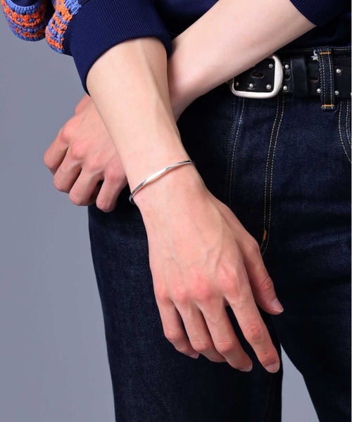 LION HEART(ライオンハート)の「“for Gift”ライトスクエアバングル/シルバー925【LION HEART / ライオンハート】(バングル/リストバンド・メンズ・ブラック/シルバー・FREE)」の19枚目の写真