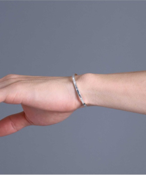 LION HEART(ライオンハート)の「“for Gift”ライトスクエアバングル/シルバー925【LION HEART / ライオンハート】(バングル/リストバンド・メンズ・ブラック/シルバー・FREE)」の21枚目の写真