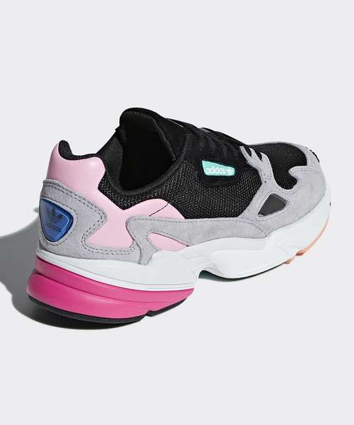 adidas（アディダス）の「アディダスファルコン ［adidasFALCON W］オリジナルス（スニーカー・レディース・ブラック系その他・22.0cm/22.5cm/23.0cm/23.5cm/24.0cm/24.5cm/25.0cm/25.5cm/26.0cm/26.5cm/27.0cm/27.5cm/28.0cm）」の8枚目の写真