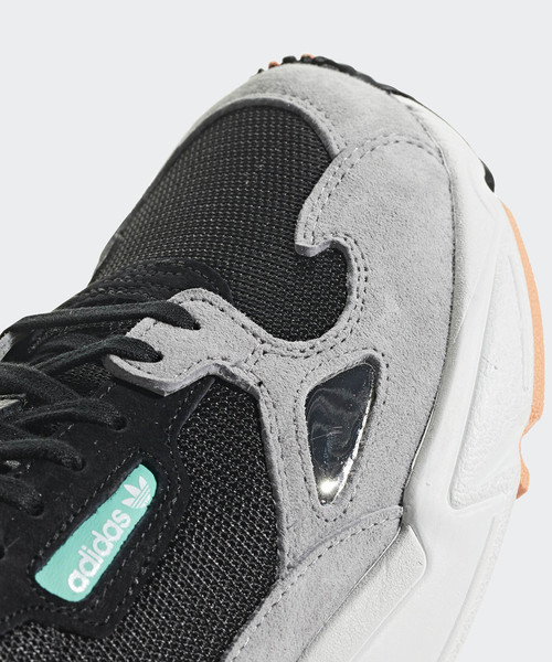 adidas（アディダス）の「アディダスファルコン ［adidasFALCON W］オリジナルス（スニーカー・レディース・ブラック系その他・22.0cm/22.5cm/23.0cm/23.5cm/24.0cm/24.5cm/25.0cm/25.5cm/26.0cm/26.5cm/27.0cm/27.5cm/28.0cm）」の12枚目の写真