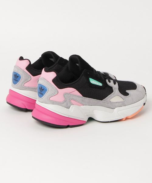 adidas（アディダス）の「アディダスファルコン ［adidasFALCON W］オリジナルス（スニーカー・レディース・ブラック系その他・22.0cm/22.5cm/23.0cm/23.5cm/24.0cm/24.5cm/25.0cm/25.5cm/26.0cm/26.5cm/27.0cm/27.5cm/28.0cm）」の2枚目の写真