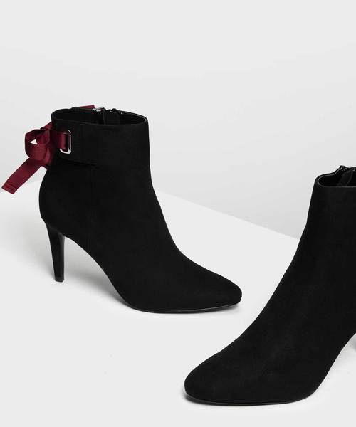 CHARLES & KEITH(チャールズ & キース)の「レースアップボウアンクルブーツ / LACE UP BOW ANKLE BOOTS(ブーツ・レディース・ブルーグリーン/ブラック/ライトベージュ・24.5cm/25cm/23cm/23.5cm/25.5cm/22.5cm)」の7枚目の写真