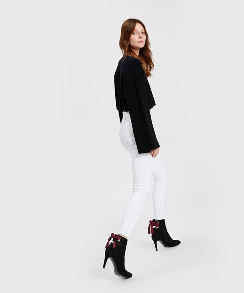 CHARLES & KEITH(チャールズ & キース)の「レースアップボウアンクルブーツ / LACE UP BOW ANKLE BOOTS(ブーツ・レディース・ブルーグリーン/ブラック/ライトベージュ・24.5cm/25cm/23cm/23.5cm/25.5cm/22.5cm)」の8枚目の写真