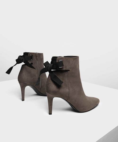 CHARLES & KEITH(チャールズ & キース)の「レースアップボウアンクルブーツ / LACE UP BOW ANKLE BOOTS(ブーツ・レディース・ブルーグリーン/ブラック/ライトベージュ・24.5cm/25cm/23cm/23.5cm/25.5cm/22.5cm)」の12枚目の写真