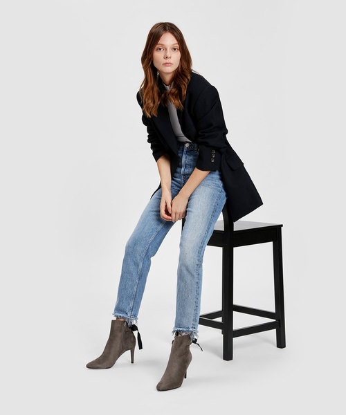 CHARLES & KEITH(チャールズ & キース)の「レースアップボウアンクルブーツ / LACE UP BOW ANKLE BOOTS(ブーツ・レディース・ブルーグリーン/ブラック/ライトベージュ・24.5cm/25cm/23cm/23.5cm/25.5cm/22.5cm)」の14枚目の写真