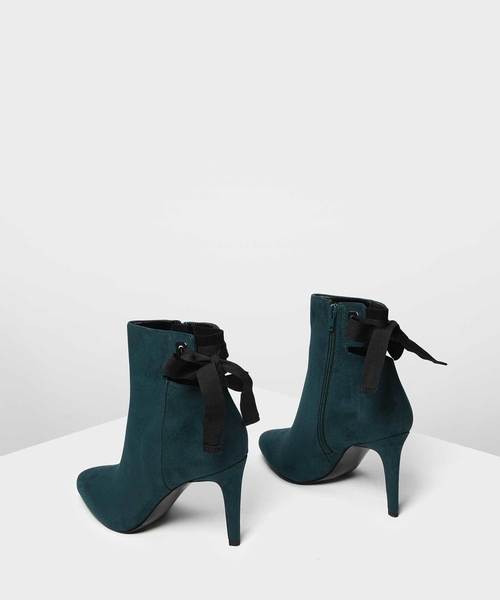 CHARLES & KEITH(チャールズ & キース)の「レースアップボウアンクルブーツ / LACE UP BOW ANKLE BOOTS(ブーツ・レディース・ブルーグリーン/ブラック/ライトベージュ・24.5cm/25cm/23cm/23.5cm/25.5cm/22.5cm)」の18枚目の写真