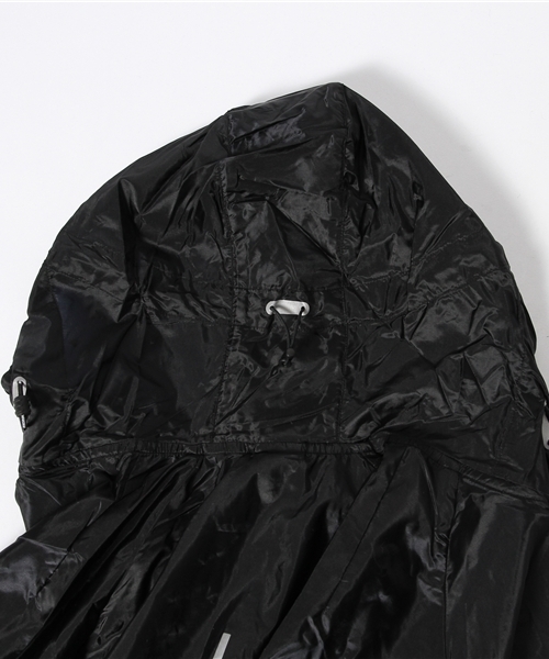 NIKE(ナイキ)の「ナイキ ウィメンズ サイクロン ジャケット NIKE AS CYCLONE JACKET 588658(ナイロンジャケット・レディース・ホワイト/ブラック/レッド・MEDIUM/SMALL)」の11枚目の写真
