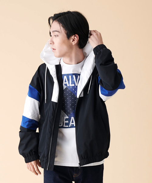 Calvin Klein Jeans(カルヴァンクラインジーンズ)の「スリーブ カラー ストライプ ナイロン ジャケット(ナイロンジャケット・メンズ・ブラック・S/M/L/XL)」の6枚目の写真