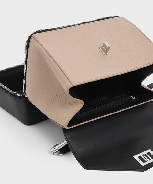 CHARLES & KEITH（チャールズ & キース）の「2ウェイジップトップハンドルバッグ / Two-Way Zip Top Handle Bag（ハンドバッグ・レディース・ブラック/ベージュ・M）」の3枚目の写真
