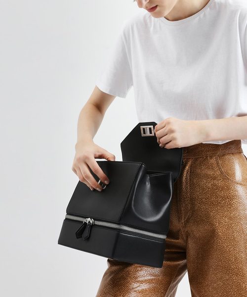 CHARLES & KEITH（チャールズ & キース）の「2ウェイジップトップハンドルバッグ / Two-Way Zip Top Handle Bag（ハンドバッグ・レディース・ブラック/ベージュ・M）」の5枚目の写真