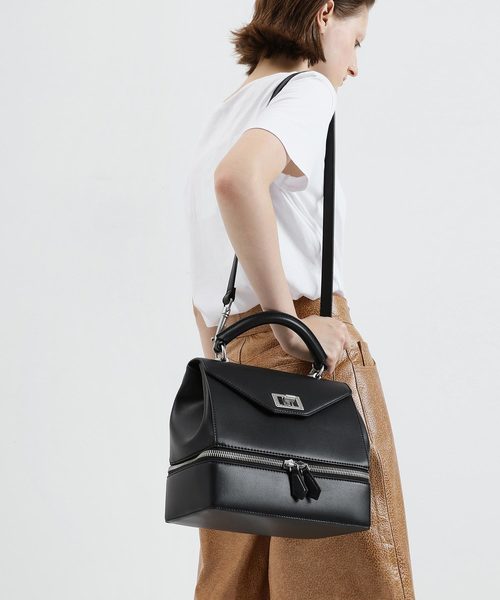 CHARLES & KEITH（チャールズ & キース）の「2ウェイジップトップハンドルバッグ / Two-Way Zip Top Handle Bag（ハンドバッグ・レディース・ブラック/ベージュ・M）」の9枚目の写真