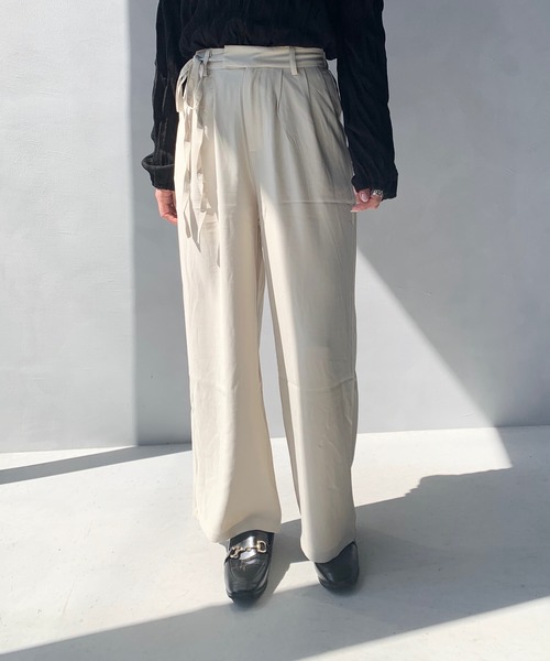 LE MORE（リモア）の「ウエストリボンタックパンツ（その他パンツ・レディース・ベージュ/グレー・FREE）」の2枚目の写真