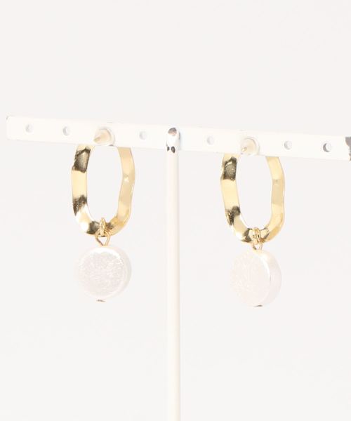 U.Q（ユウキュウ）の「ウッドパールピアス（ピアス（両耳用）・レディース・ゴールド/シルバー・FREE）」の3枚目の写真