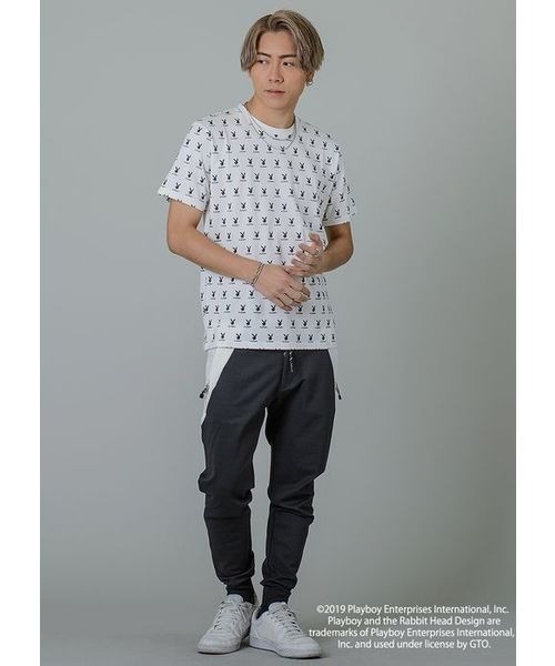 REGIEVO(レジエボ)の「【PLAYBOY×REGIEVO】別注 総ラビットプリントTシャツ(Tシャツ/カットソー・メンズ・オフホワイト/ブラック・S/M/L/XL)」の3枚目の写真