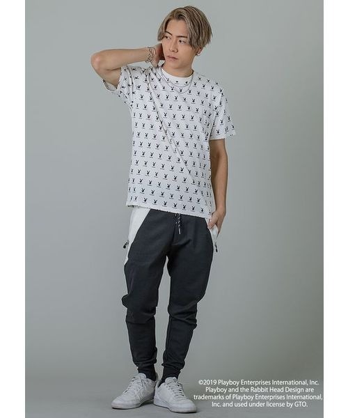 REGIEVO(レジエボ)の「【PLAYBOY×REGIEVO】別注 総ラビットプリントTシャツ(Tシャツ/カットソー・メンズ・オフホワイト/ブラック・S/M/L/XL)」の4枚目の写真