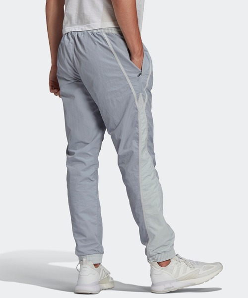 adidas（アディダス）の「R.Y.V. Vライン ウーブン トラックパンツ