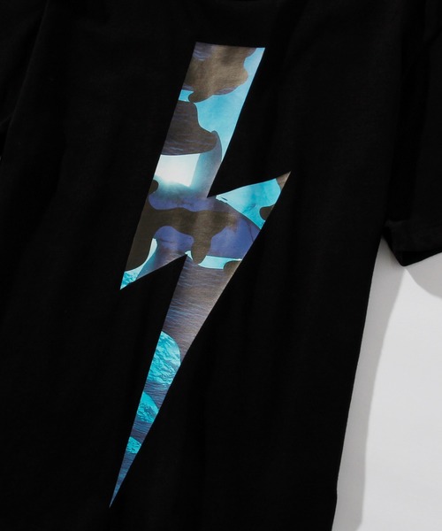 NEIL BARRETT（ニールバレット）の「Neil Barrett（ニール バレット）Tシャツカットソー（Tシャツ/カットソー・キッズ・ブラック/ホワイト/ブルー・10YEAR/6YEAR/14Y/12YEAR/8YEAR/4YEAR）」の13枚目の写真