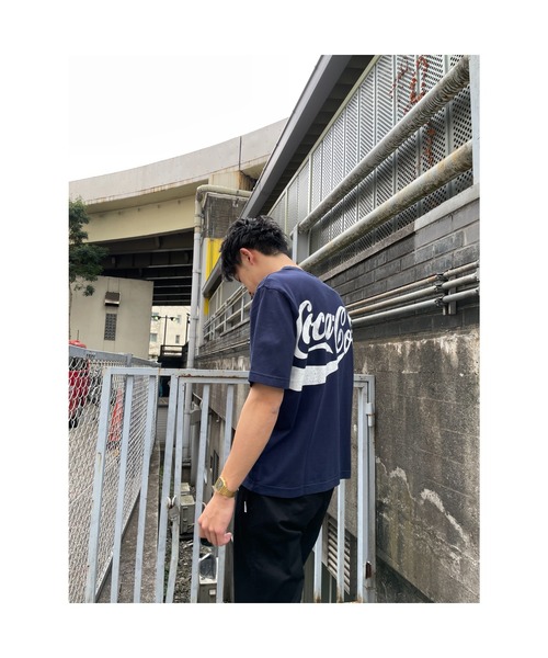 Coca Cola（コカコーラ）の「＜コカ・コーラ＞ウォッシュ加工Ｔシャツ（Tシャツ/カットソー・メンズ・ホワイト/ブラック/ネイビー・MEDIUM/X-LARGE/LARGE）」の14枚目の写真