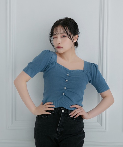 ANDGEEBEE（アンジービー）の「パールコンパクトトップス（ニット/セーター・レディース・アイボリー/ブルー・MEDIUM）」の2枚目の写真