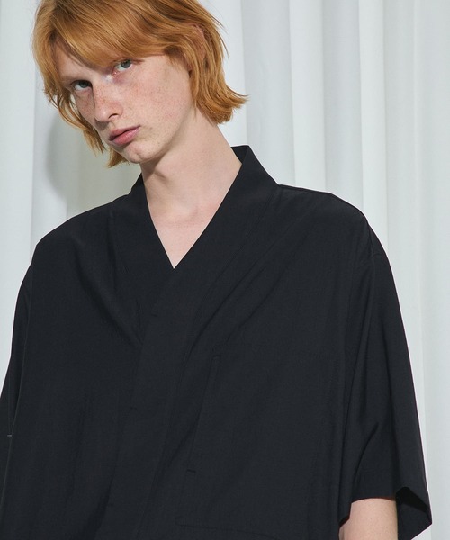 UNITED TOKYO（ユナイテッドトウキョウ）の「撥水ナイロンカラーレスシャツ（シャツ/ブラウス・メンズ・ブラック/ピンク/ライトベージュ/ライトグレー・FREE）」の2枚目の写真