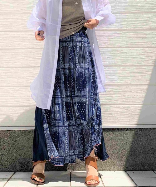 Q（キュー）の「バイカラーマイクロプリーツペイズリースカート（スカート・レディース・ライトグレー/ネイビー・MEDIUM）」の2枚目の写真