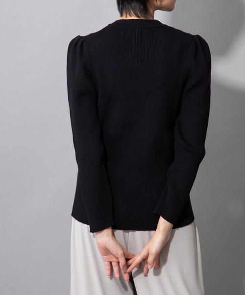 Munich（ミューニック）の「カシミアコットンリブ　パフスリーブニットプルオーバー（ニット/セーター・レディース・ブラック/レッド/カーキ/モカ・FREE）」の19枚目の写真