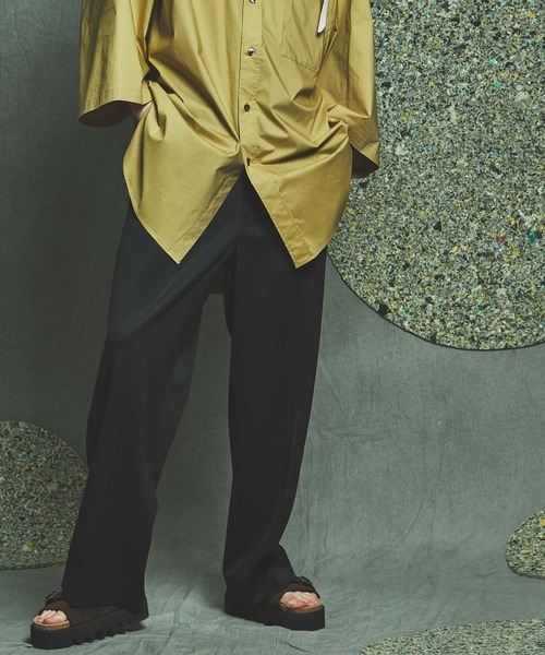 MAISON SPECIAL（メゾンスペシャル）の「《ユニセックスアイテム》マルチファブリック1タックイージーカラーワイドパンツ 【MAISON SPECIAL/メゾンスペシャル】（スラックス・メンズ・ブラック/グリーン/パープル/レッド/オフホワイト/ピンク・44/46/48）」の3枚目の写真