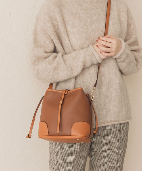 RODE SKO（ロデスコ）の「IMELDA ハンドルバイカラーミニバッグ（ショルダーバッグ・レディース・ホワイト/ベージュ/ブラウン/アイボリー・ONE）」の11枚目の写真