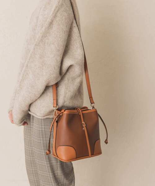 RODE SKO（ロデスコ）の「IMELDA ハンドルバイカラーミニバッグ（ショルダーバッグ・レディース・ホワイト/ベージュ/ブラウン/アイボリー・ONE）」の16枚目の写真