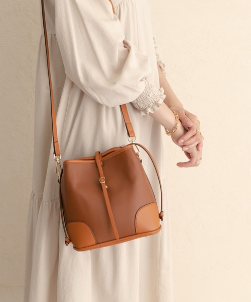 RODE SKO（ロデスコ）の「IMELDA ハンドルバイカラーミニバッグ（ショルダーバッグ・レディース・ホワイト/ベージュ/ブラウン/アイボリー・ONE）」の10枚目の写真