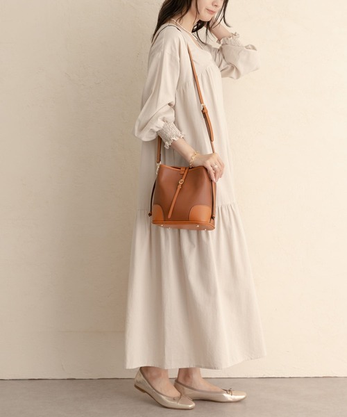 RODE SKO（ロデスコ）の「IMELDA ハンドルバイカラーミニバッグ（ショルダーバッグ・レディース・ホワイト/ベージュ/ブラウン/アイボリー・ONE）」の14枚目の写真