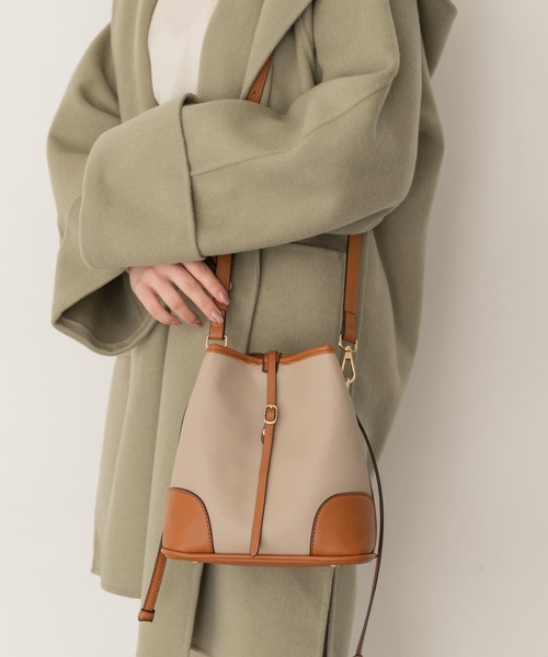 RODE SKO（ロデスコ）の「IMELDA ハンドルバイカラーミニバッグ（ショルダーバッグ・レディース・ホワイト/ベージュ/ブラウン/アイボリー・ONE）」の17枚目の写真