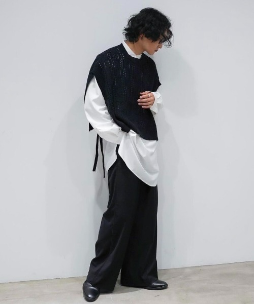 unlow（アンロー）の「透かし編みショートニットベスト（ニット/セーター・メンズ・ブラック/ブルー・FREE）」の2枚目の写真