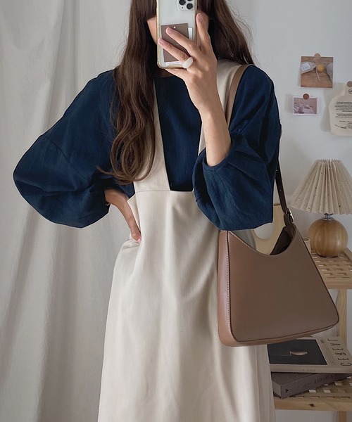 LAUIR（ラウアー）の「ボリュームスリーブバックリボンブラウス（シャツ/ブラウス・レディース・アイボリー/モカ/グレイッシュベージュ/ブラック/ピンク/ワインレッド/ブルー/ネイビー/チャコールグレー/マスタード/オレンジ系その他/グリーン系その他・MEDIUM/LARGE/SMALL/X-LARGE）」の19枚目の写真