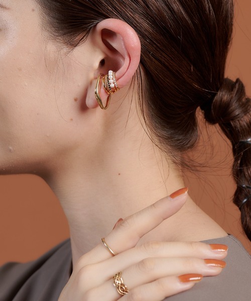 ear PAPILLONNER（イアパピヨネ）の「JETラインパールイヤーカフ